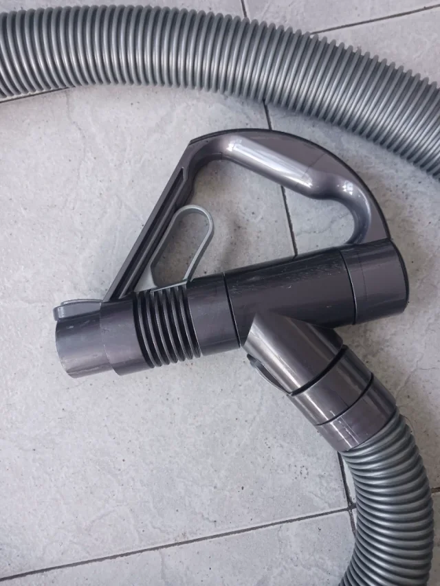 Tubo Flexible con empuñadura de aspiradora Dyson DC52 - Imagen 2