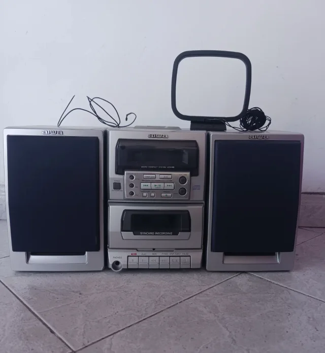 Minicadena Aiwa LCX-133EZ.