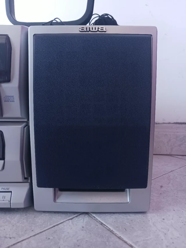 Minicadena Aiwa LCX-133EZ. - Imagen 4