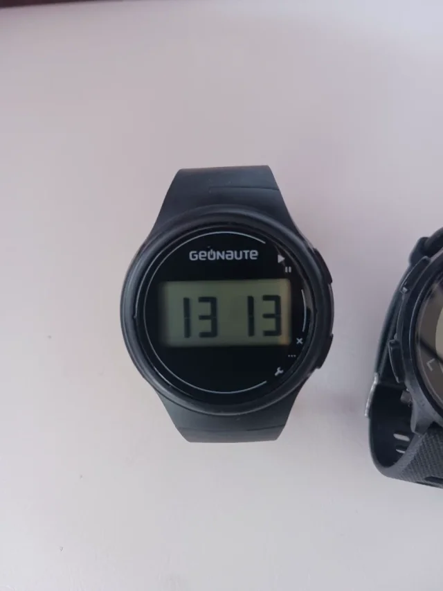 Lote de 2 relojes deportivos Decathlon W100 y W500 - Imagen 2