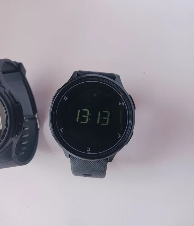 Lote de 2 relojes deportivos Decathlon W100 y W500 - Imagen 3