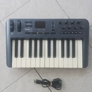 Controlador MIDI USB Oxygen 25 (3ª Generación)