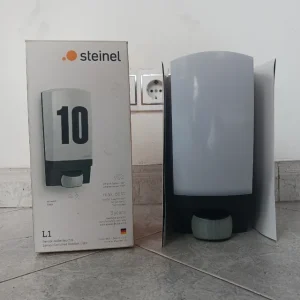 Lámpara exterior con sensor de movimiento