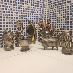 Colección de 9 mecheros decorativos metálicos